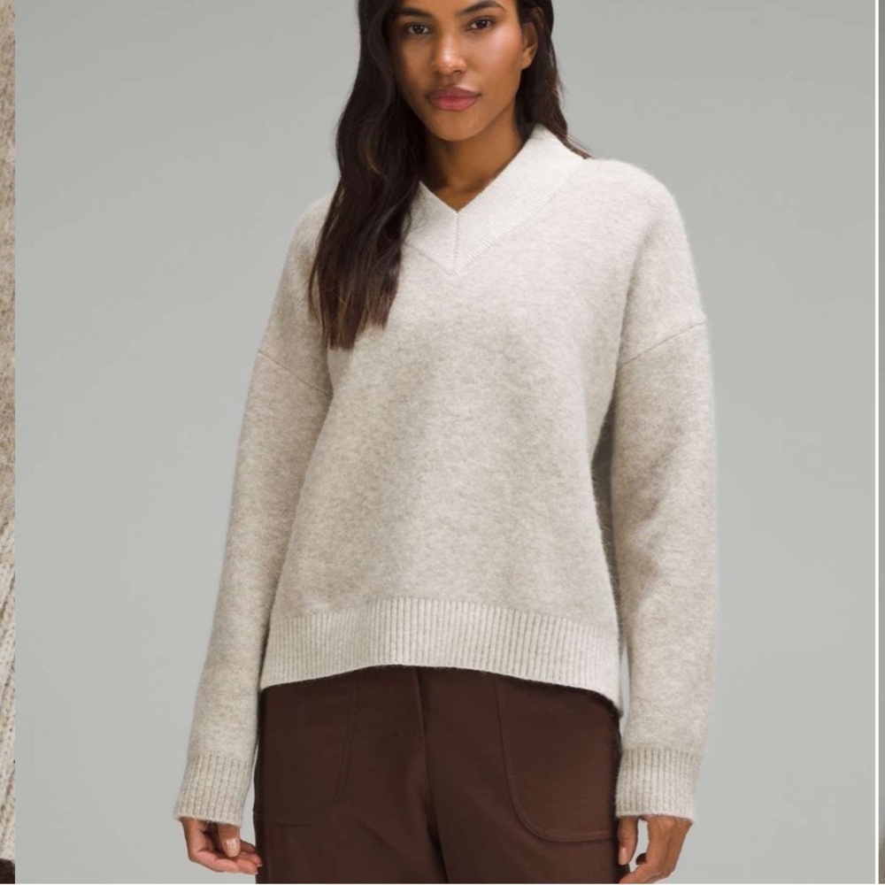 Lululemon Alpaca Wool-Blend V-Neck Sweater
Heathered White Opal Medium
